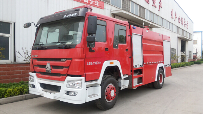 豪沃8吨泡沫消防车(国四)